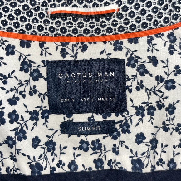 Cactus Man by Ricky Singh men’s  size Small. Purple print. Floral collar & cuff - Picture 7 of 9